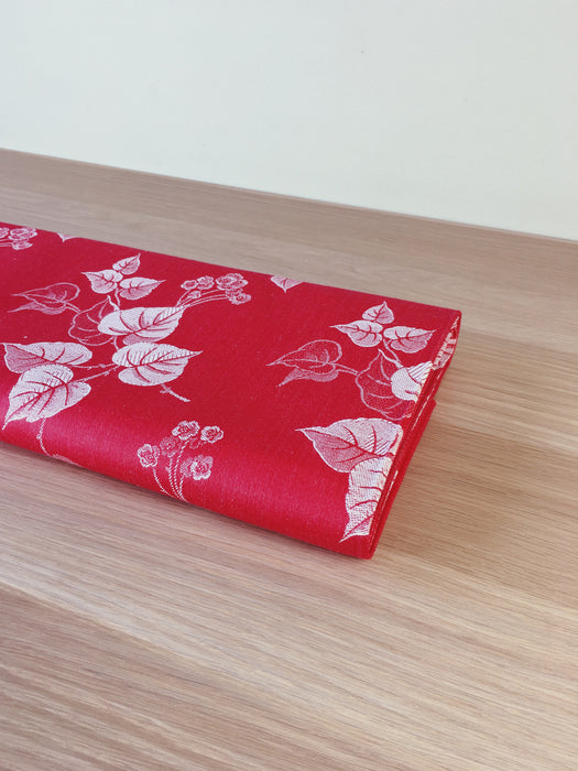 Red ticking with a leaves motif. Unused. Spain c.1950 - 1.87 meters