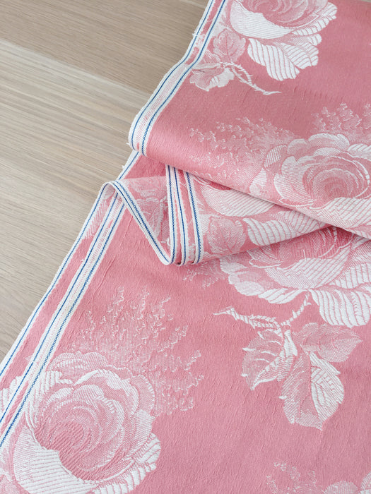 Ticking with big flowers in pale pink. Unused. Spain c.1950 - 3.5 meters