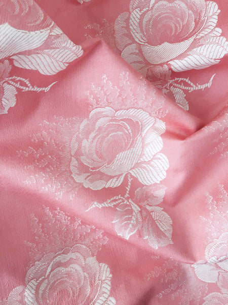 Ticking with big flowers in pale pink. Unused. Spain c.1950 - 3.5 meters