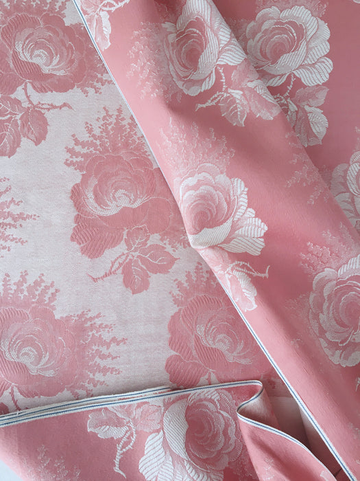 Ticking with big flowers in pale pink. Unused. Spain c.1950 - 3.5 meters