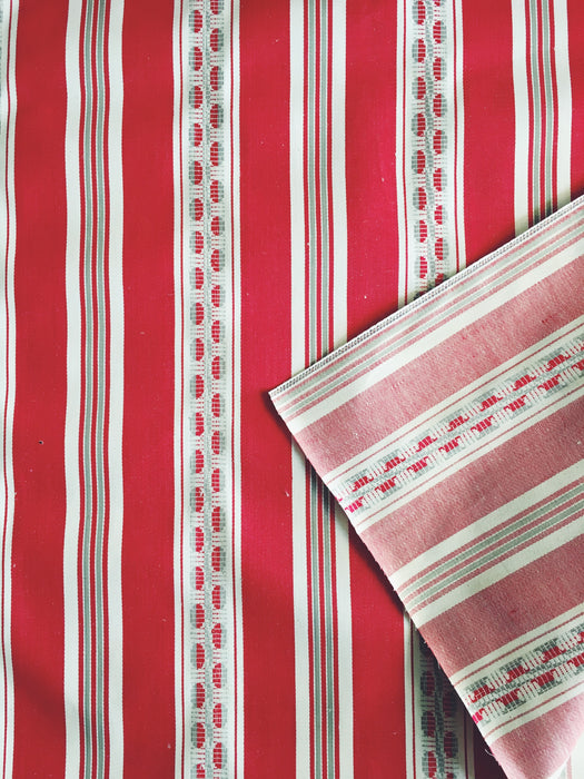Cheerful striped ticking in red and white. Unused. Spain - c.1950 - 1.6 meters