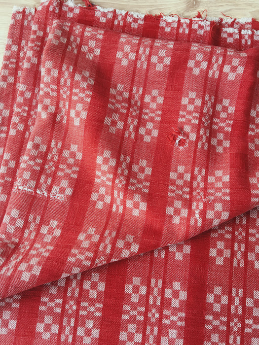 Handwoven checked ticking in red and white. Very rare. Spain. Early 1900s - 92×220 cm