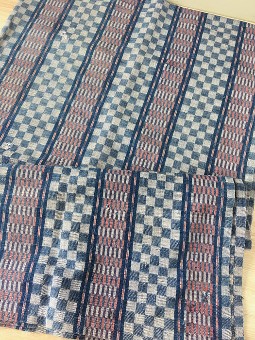 Handwoven checked ticking in dark blue. Very rare. Spain. Early 1900s - 120×188 cm