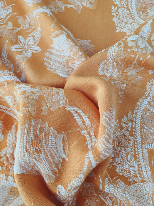 Chinoiserie ticking in golden yellow. Spain c.1920 - 90×76 cm 