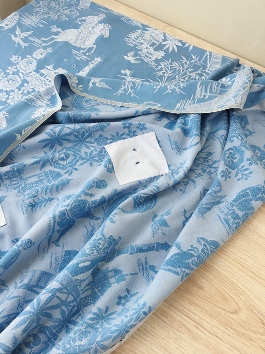 Chinoiserie ticking in light blue. Spain c.1950 - 152×160 cm