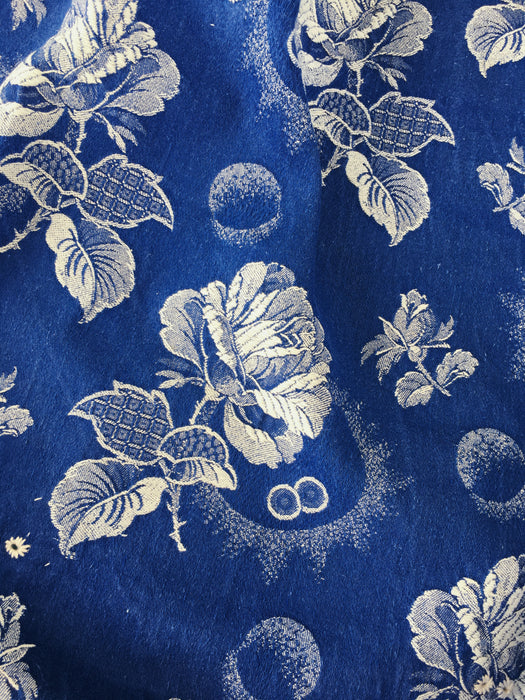 Large white roses in cobalt blue ticking. Spain c.1940 - 40×180 cm