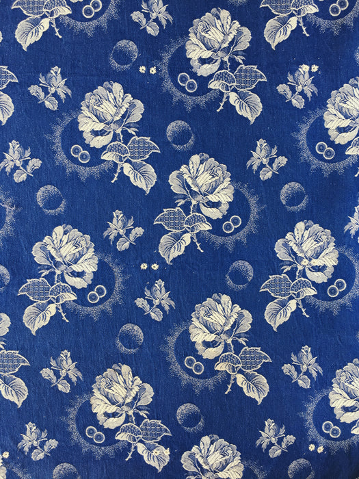 Large white roses in cobalt blue ticking. Spain c.1940 - 40×180 cm