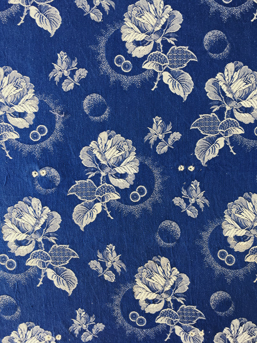 Large white roses in cobalt blue ticking. Spain c.1940 - 40×180 cm