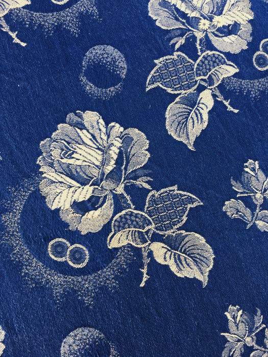 Large white roses in cobalt blue ticking. Spain c.1940 - 40×180 cm
