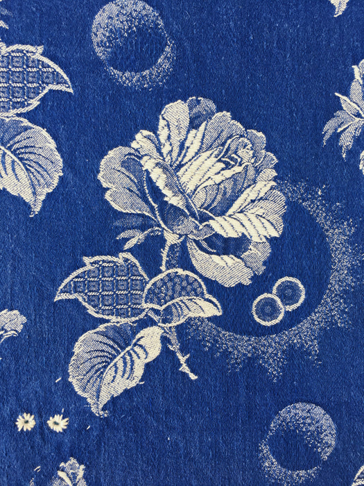 Large white roses in cobalt blue ticking. Spain c.1940 - 40×180 cm