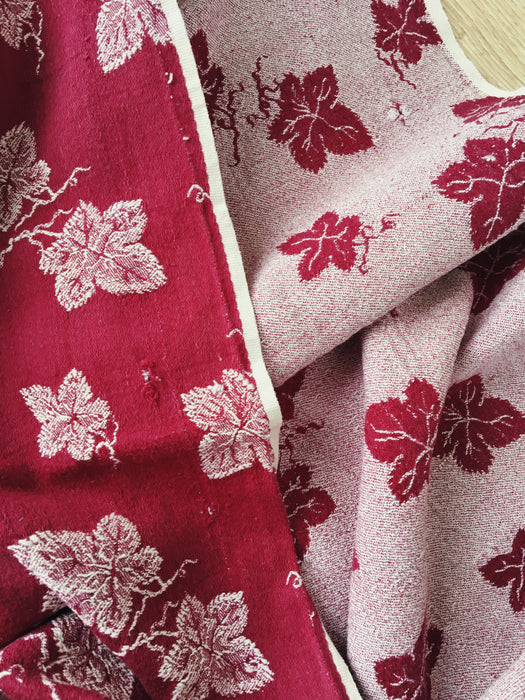 Burgundy ticking with vine leaves. Spain c.1950 - 120×136 cm