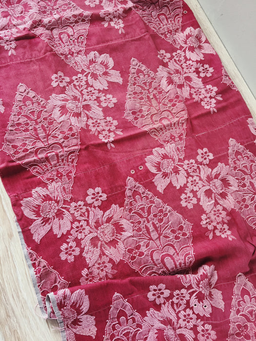 Large flowers in burgundy ticking. Spain c.1950 - 68×118 cm