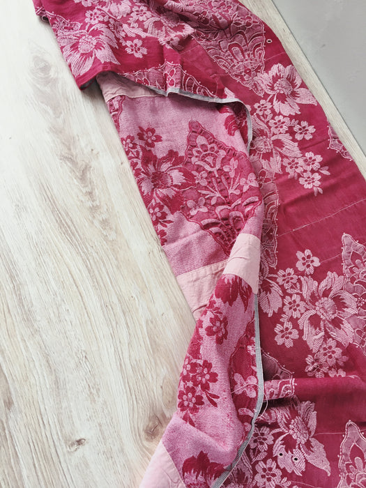 Large flowers in burgundy ticking. Spain c.1950 - 68×118 cm