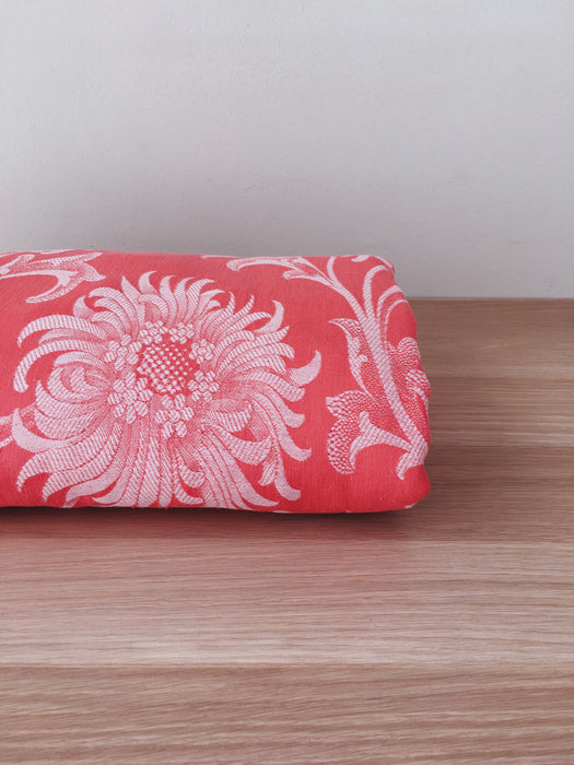 Chrysanthemums in red ticking. Spain c.1950 - 50×104 cm 