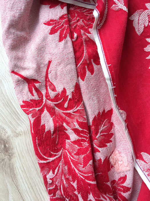 Chrysanthemums in red ticking. Spain c.1930 - Lot of 3 pieces