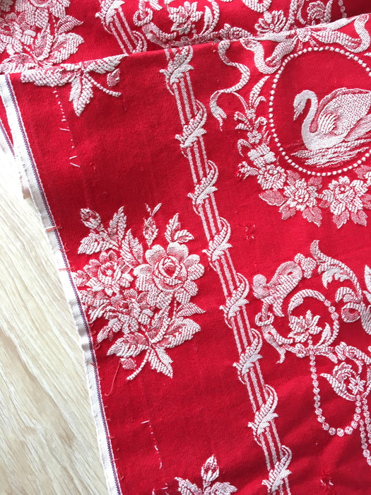 Swans and flowers in red ticking. Spain c.1960 - Lot of 2 pieces