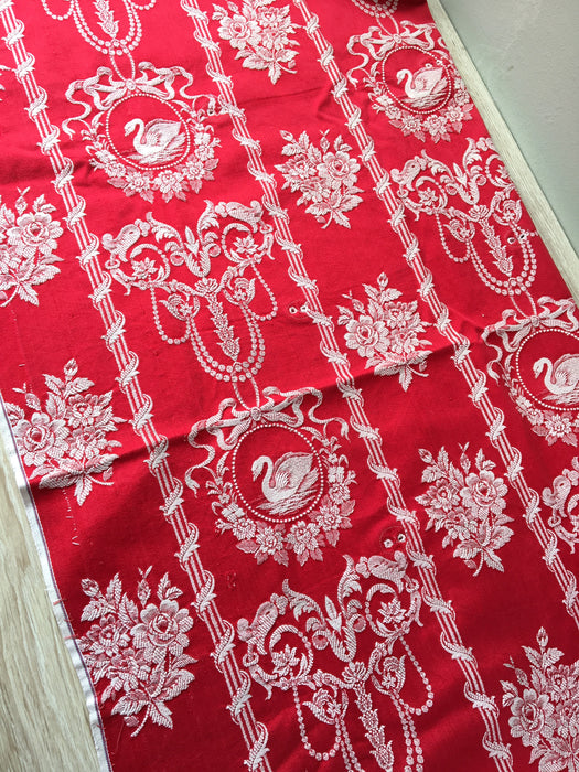 Swans and flowers in red ticking. Spain c.1960 - Lot of 2 pieces