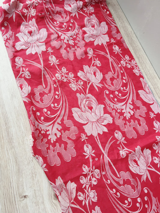 Large flowers in red ticking. Spain c.1940 - 48×172 cm 