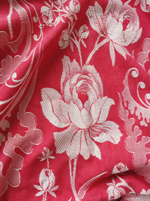 Large flowers in red ticking. Spain c.1940 - 48×172 cm 