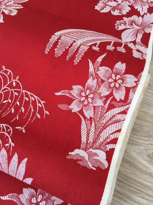 Red chinoiserie ticking with chrysanthemums and maybe mount Fuji. Spain c.1900 - 160 cm × 4.4 meters