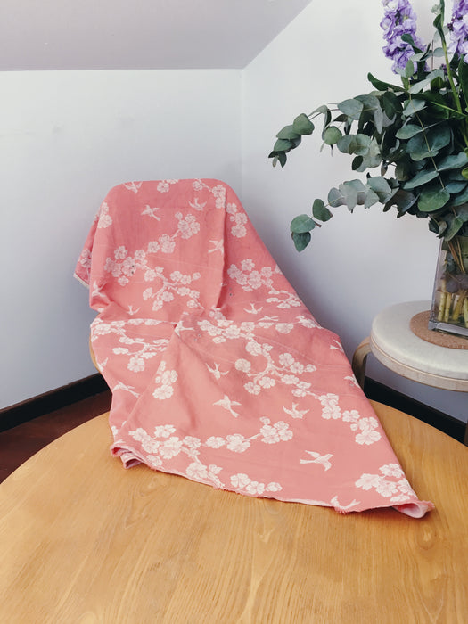 Cherry blossom and swallows in pink ticking. Spain c.1900 - Lot of 2 pieces