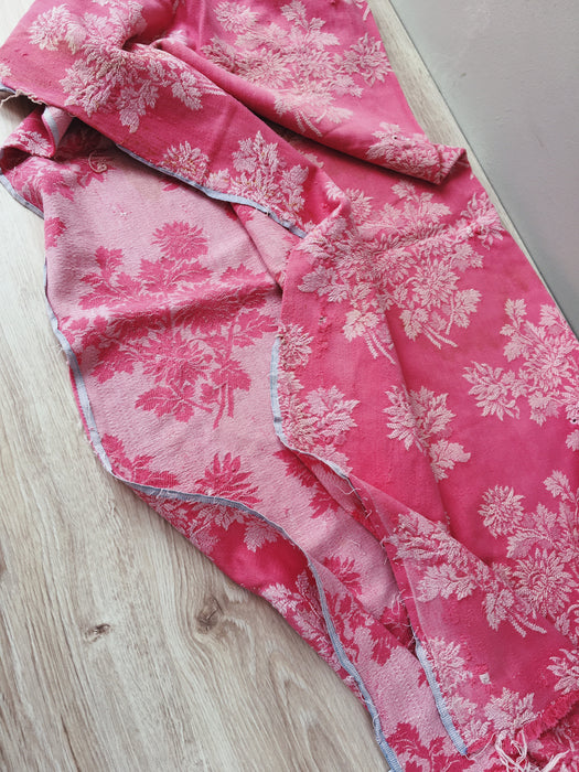 Pink ticking with chrysanthemums. Spain c.1930 - 110×55 cm