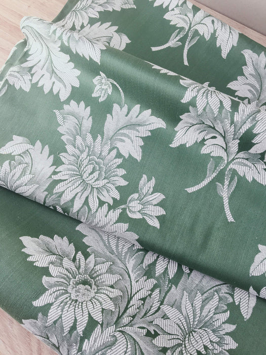 Green ticking with chrysanthemums. Spain c.1930 - 140 cm × 1.8 meters (3.6 m avail.)