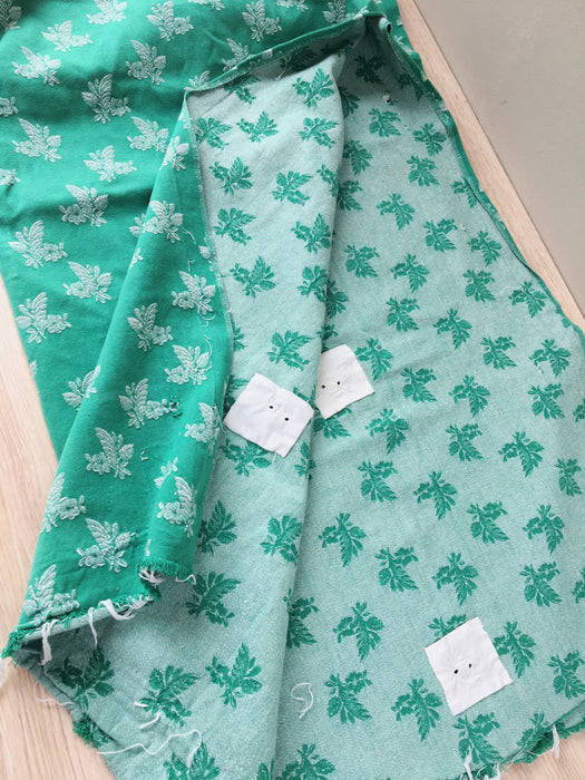 Small flowers in emerald green ticking. Spain c.1940 - Lot of 2 pieces