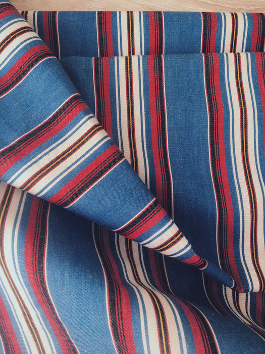 Cover in multicolored blue, red, and white stripes. Finland c.1900 - 114×188 cm 