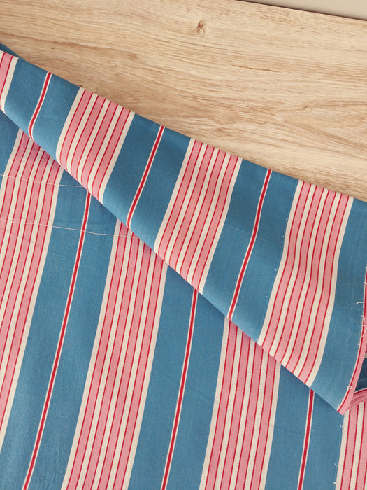 “Four pink stripes and one more” Cheerful ticking fabric. Spain c.1940 - 139×394 cm